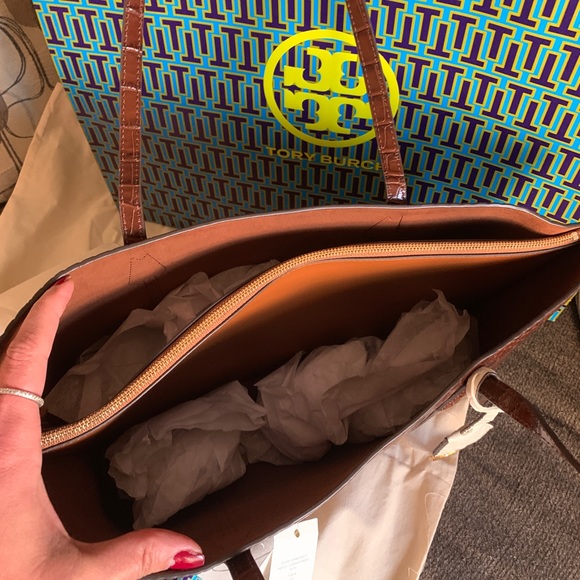 SOLD⛔️Authentic TORY BURCH Embossed leather triple compartment tote - Picture 14 of 15